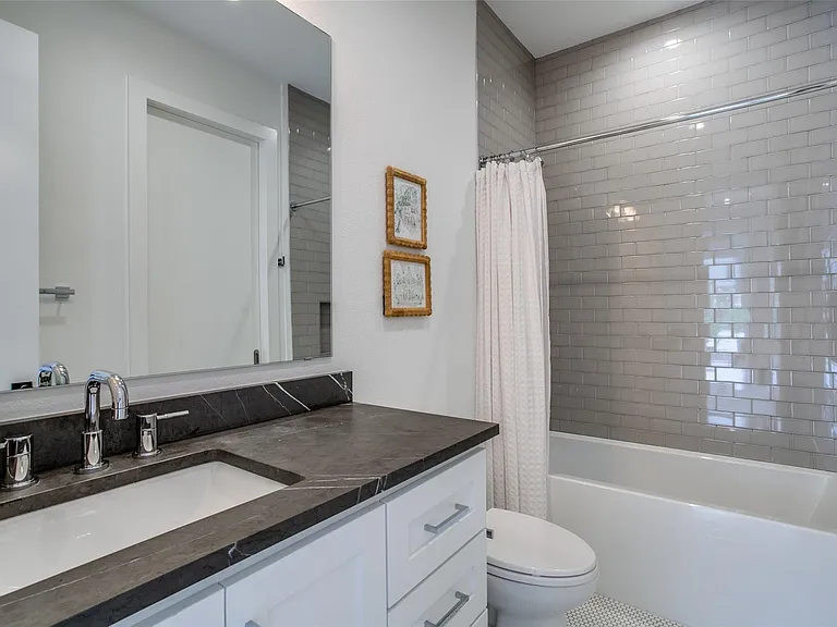 2719 Reagan St #101 — Photo 14