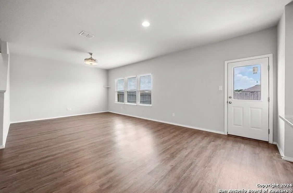 7615 Capstone Rdg — Photo 4