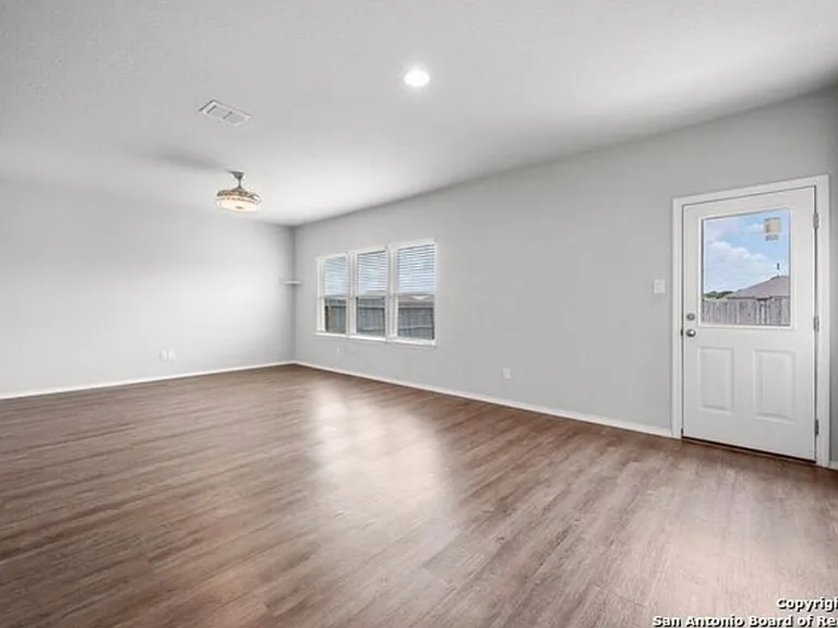 7615 Capstone Rdg — Photo 4