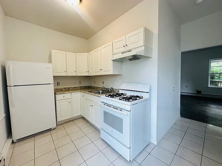 82 Garden St #1 — Photo 6