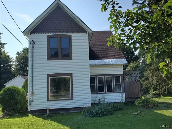 32 Salina St, Lacona, NY 13083