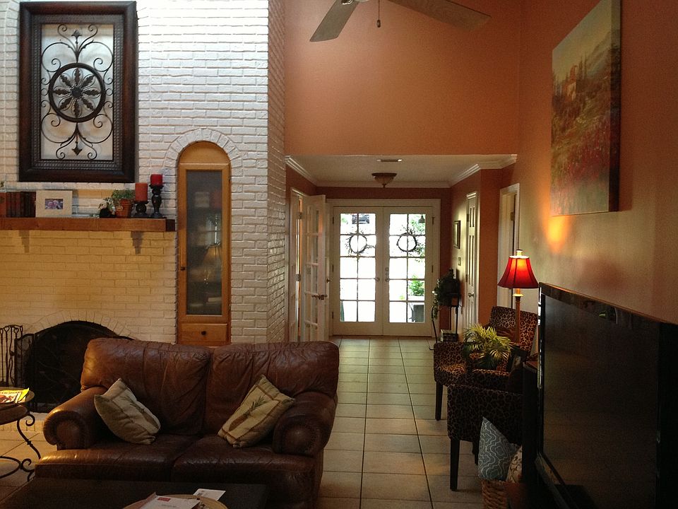 Foyer into family room
