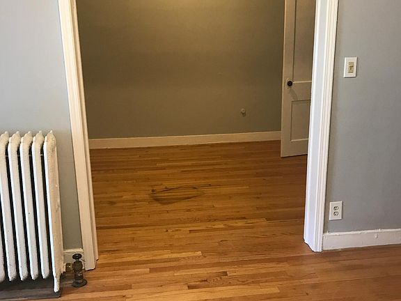 3rd image of 4356 N Kenmore Ave APT 104