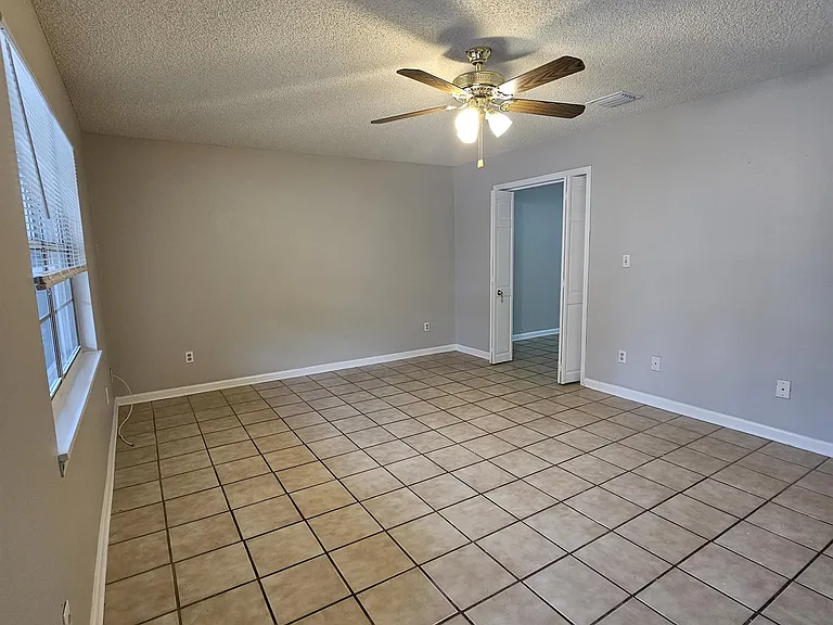 2388 Gregory Dr — Photo 4