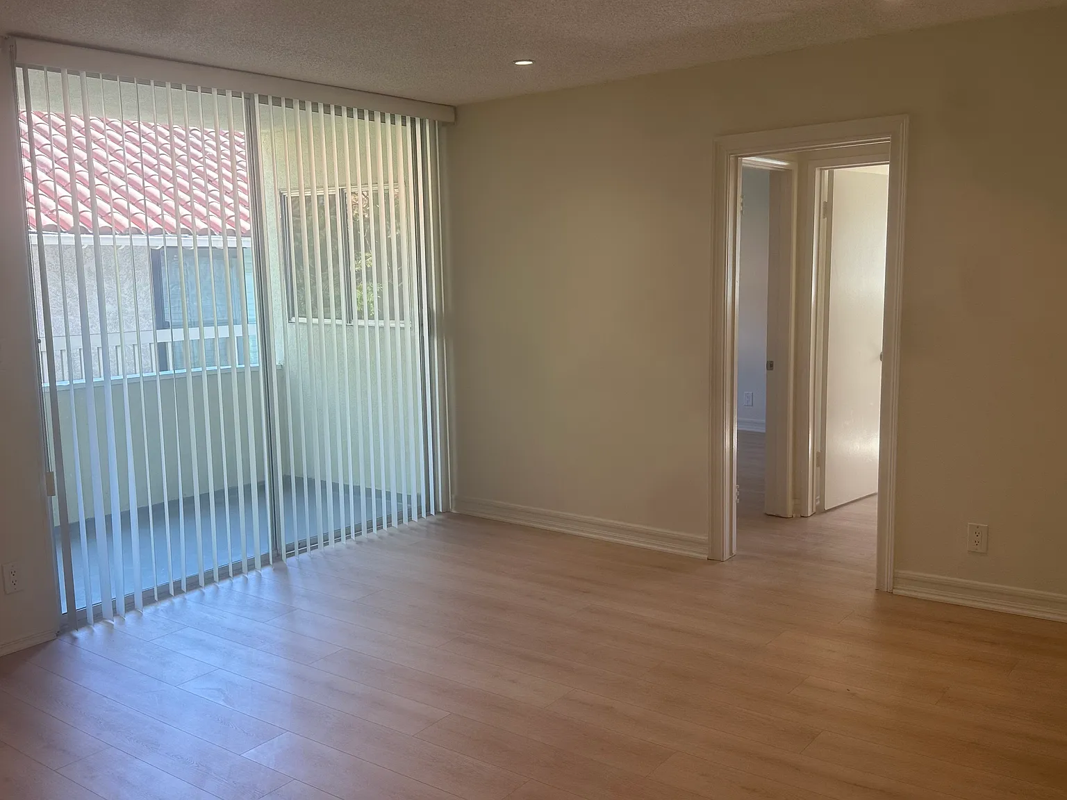 3 bed, 1400 sqft, $4,899 — Photo 2