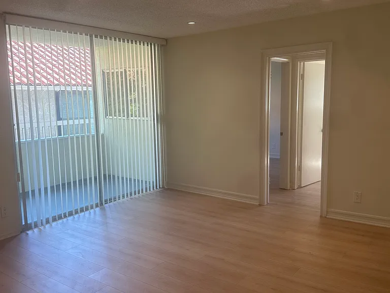 1724 Montana Ave #5D — Photo 2