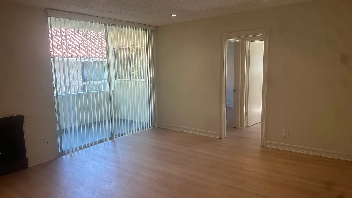 Building Photo - 1724 Montana Ave #5D