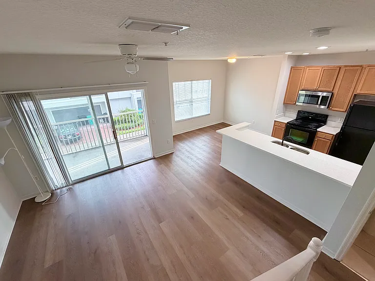 2334 Grand Central Pkwy #17 — Photo 14