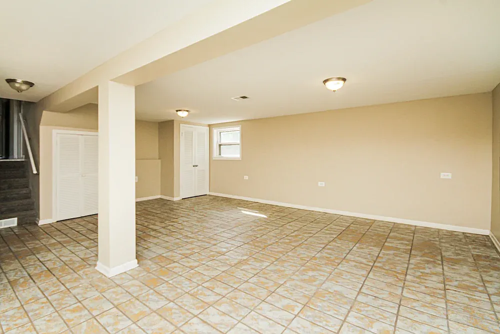 3 bed, 1.5 bath, 1400 sqft, $1,700 — Photo 2