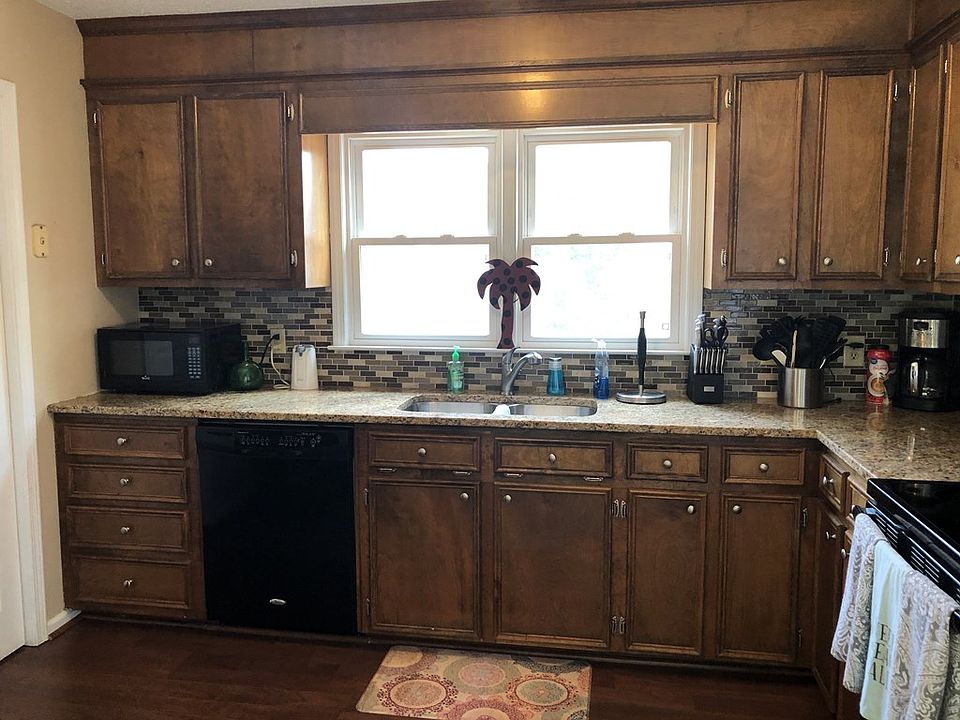 2nd image of 865 Marigold St