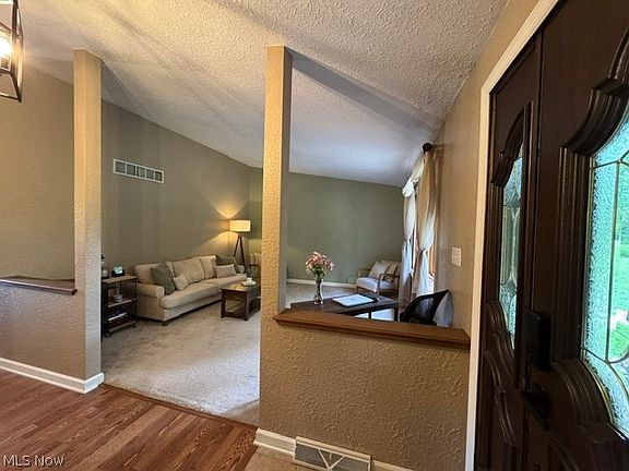 3rd image of 186 Hunter Ln