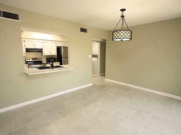 5th image of 67 E Villas Cir