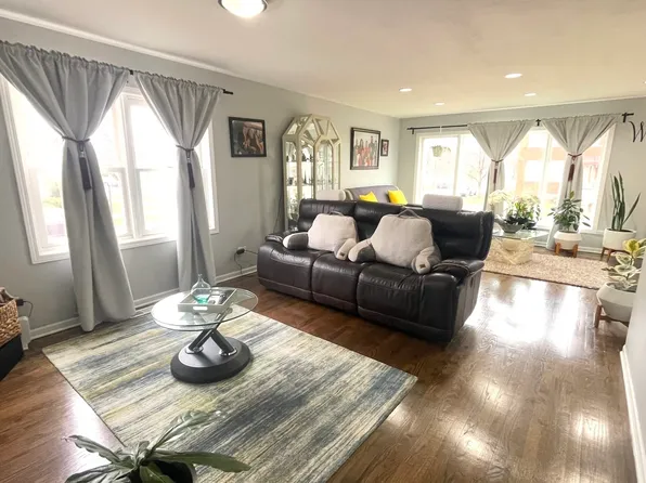 2856 N Mason Ave #2, Chicago, IL 60634