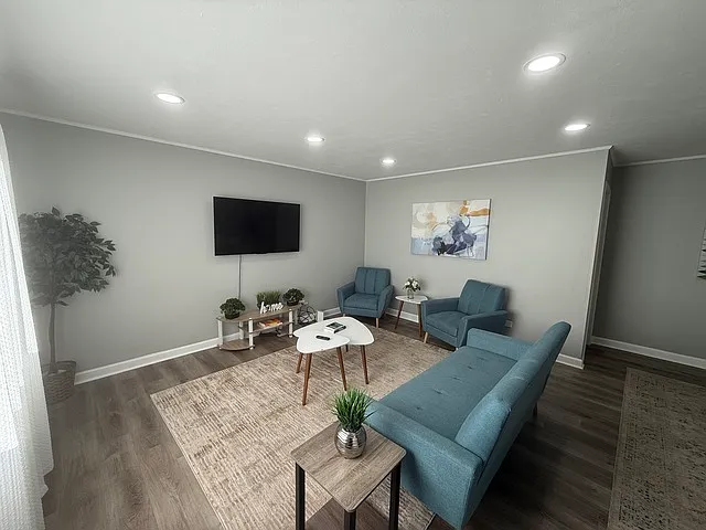 3 bed, 1350 sqft, $3,000 — Photo 2