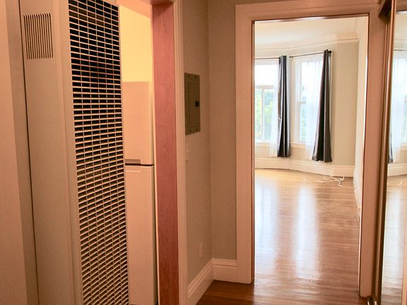4th image of 2941 Gough St #7
