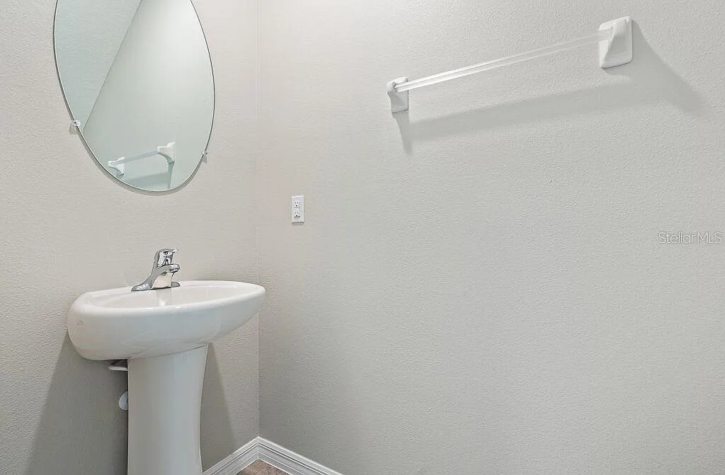4 bed, 2.5 bath, 1914 sqft, $2,100 — Photo 4
