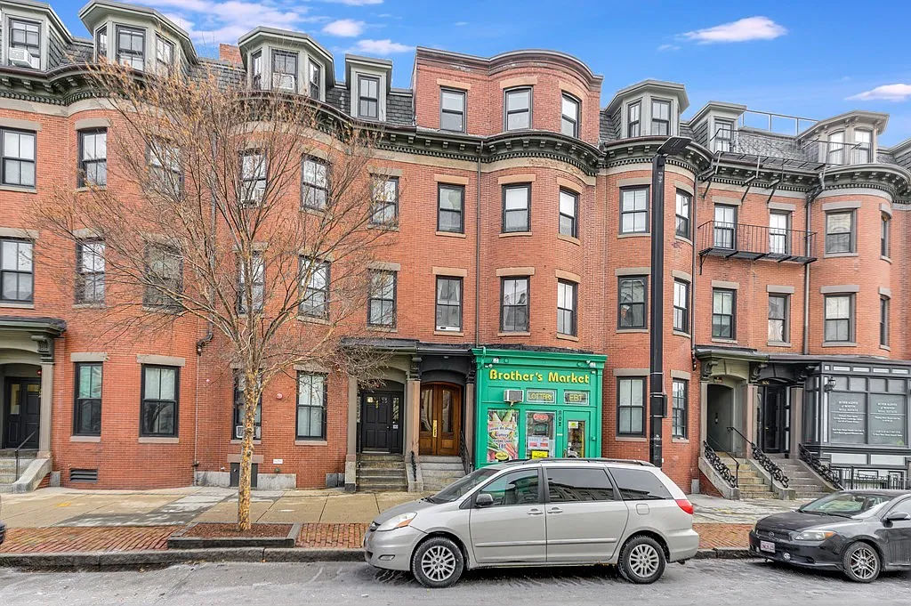 2 bed, 1.0 bath, 766 sqft, $3,600 — Photo 1