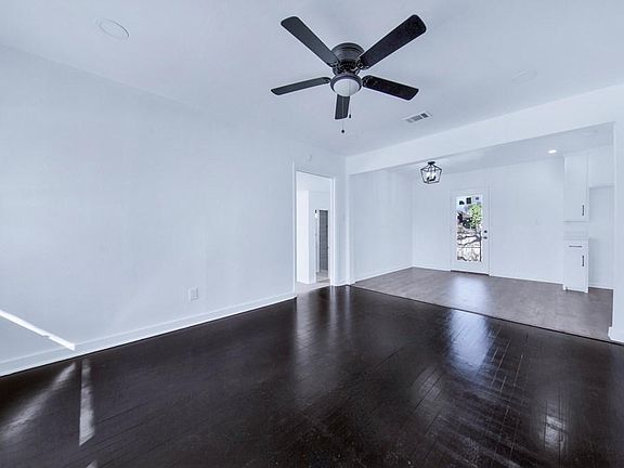3rd image of 443 Villa Verde Dr