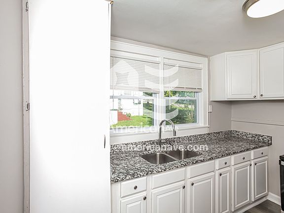 967536_005_kitchen_12868496.jpg