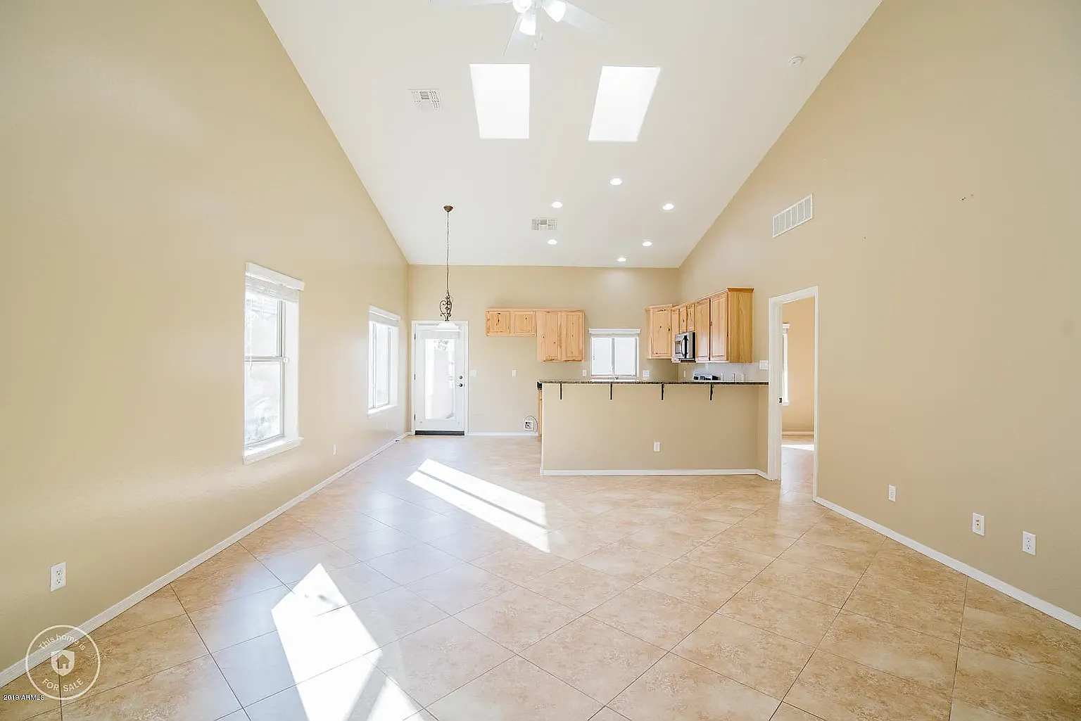 3 bed, 1428 sqft, $2,449 — Photo 2