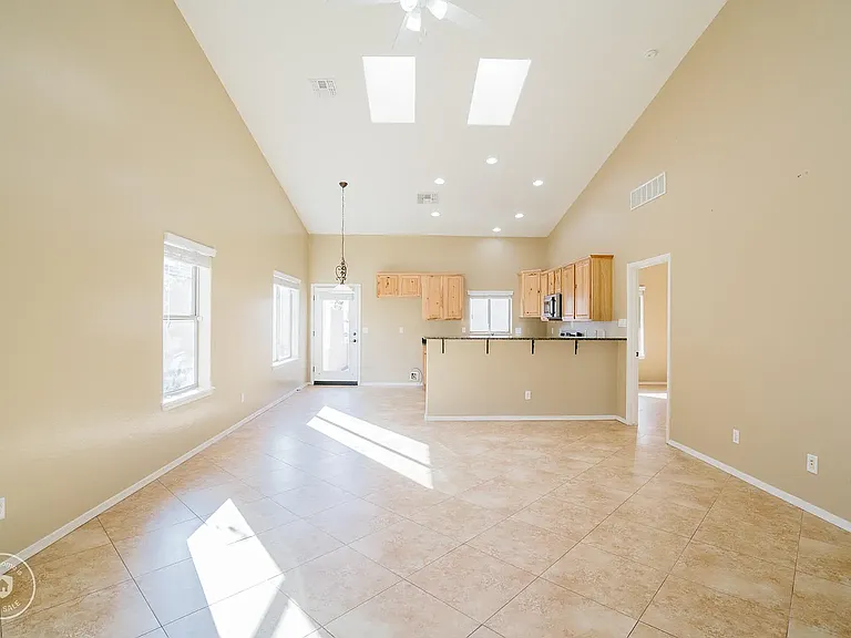 8971 W Northview Ave — Photo 2