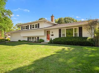 1221 Sandpiper Ln, Naperville, IL 60540