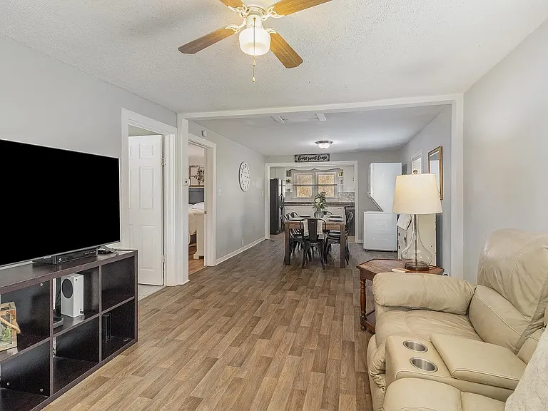 222 Crescent Cir — Photo 3