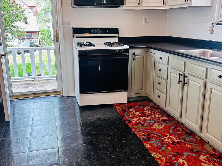 547 Parker St — Photo 13