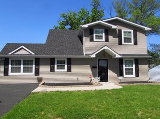 48 Huckleberry Ln, Levittown, PA