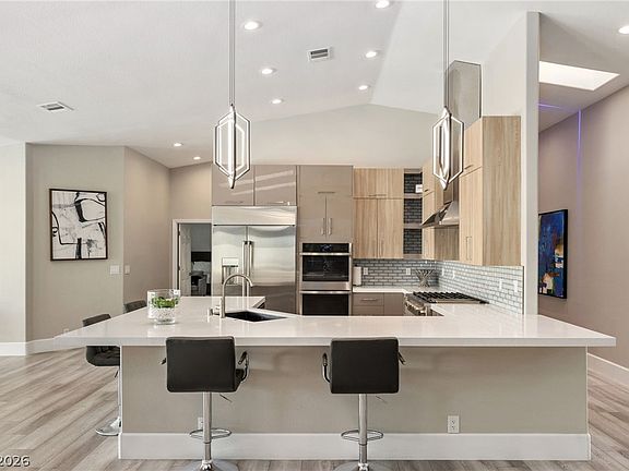 5th image of 363 E Robindale Rd