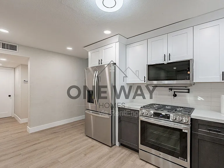 745 E Pierce St — Photo 12