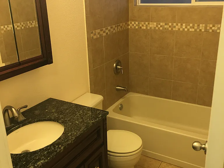 1015 E Hill Ave — Photo 14