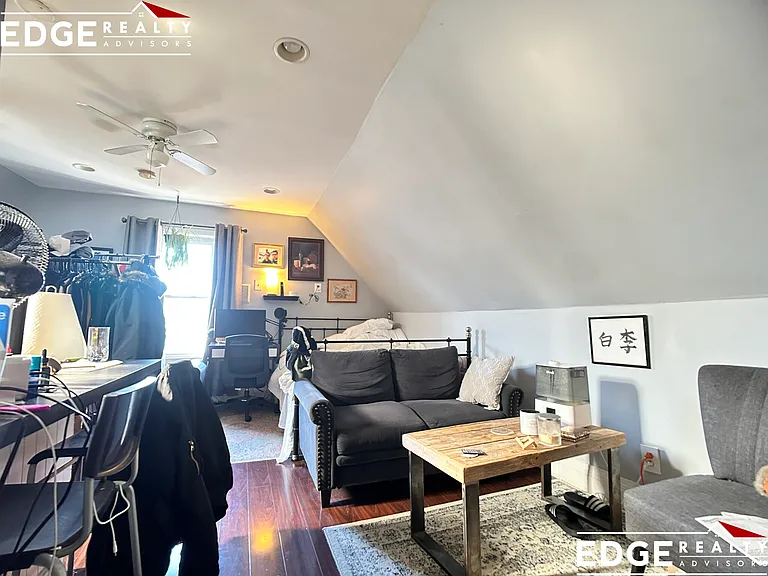 72-74 Antwerp St — Photo 9