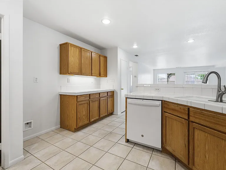 42144 Madison Ct — Photo 9