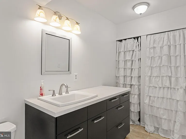 2204 Sandra Rd — Photo 35