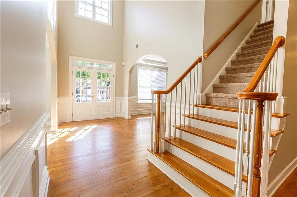 7 bed, 5.0 bath, 4477 sqft, $4,800 — Photo 3