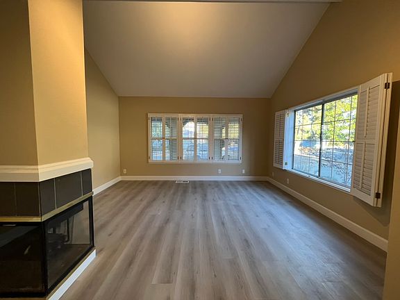 3rd image of 805 Moraga Dr