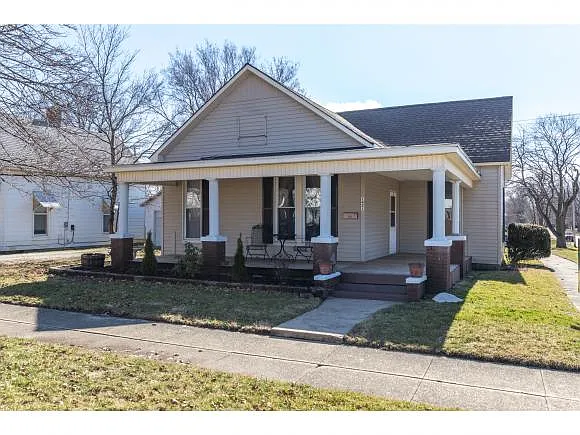 1421 Marshall Ave photo 1