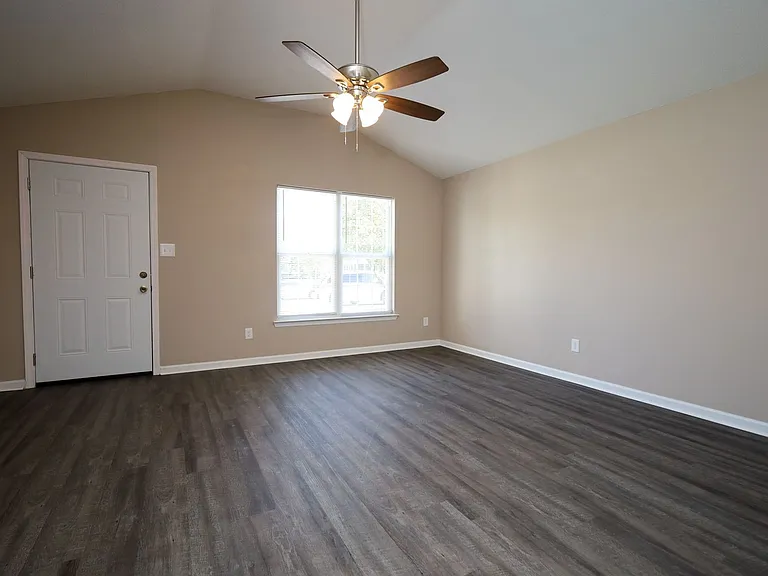 1663 Fresno St — Photo 2
