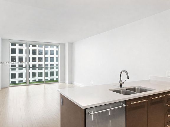 4th image of 55 SE 6th St #1308