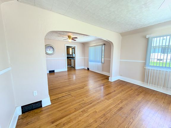 4th image of 117 S Logan Ave