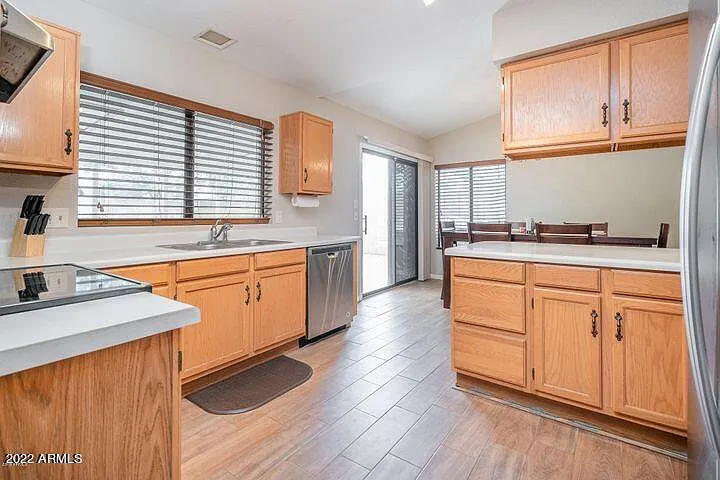 8826 W Diana Ave — Photo 4