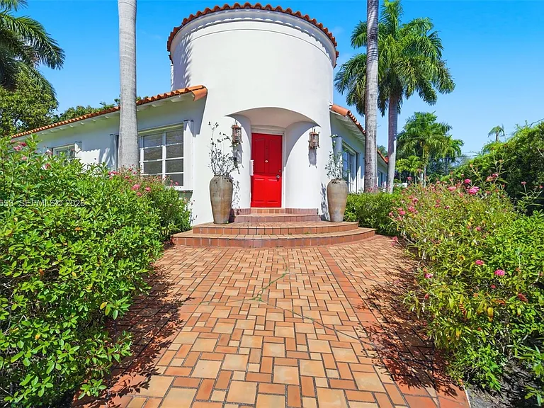 2300 S Miami Ave — Photo 2