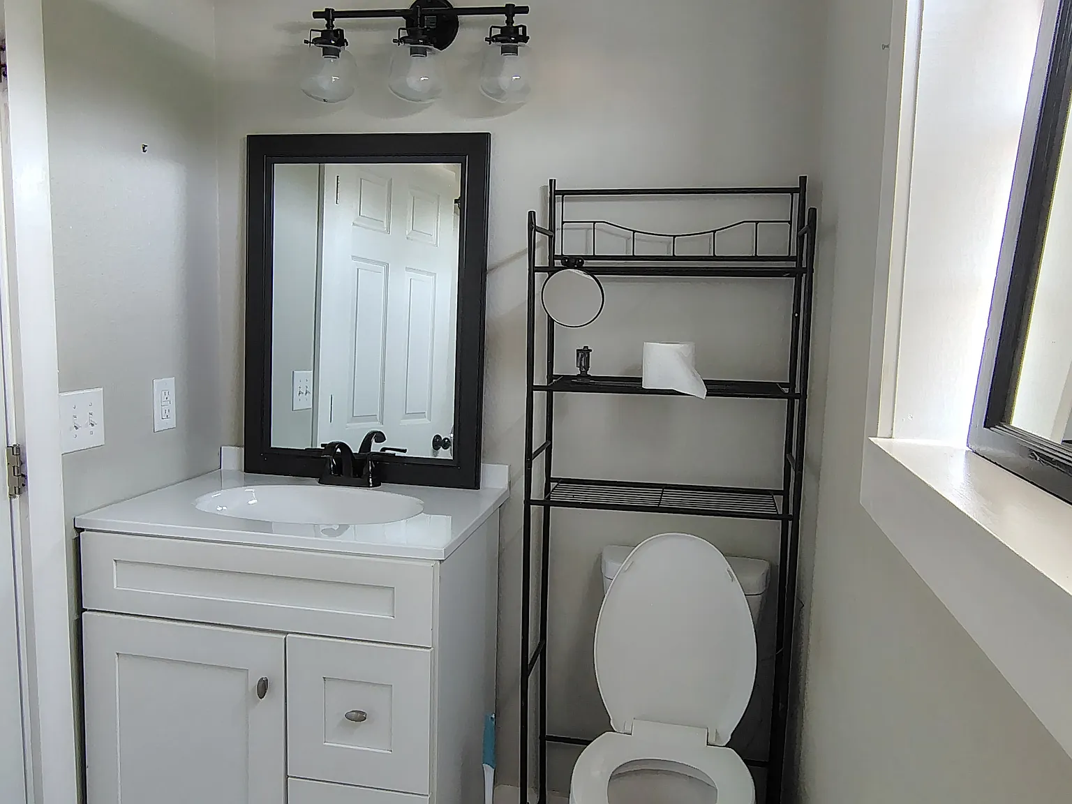 112 W Park St — Photo 3