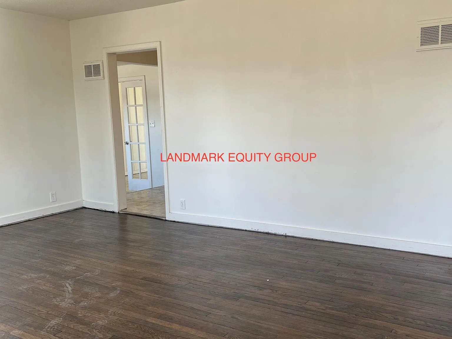 3 bed, 1100 sqft, $1,300 — Photo 2
