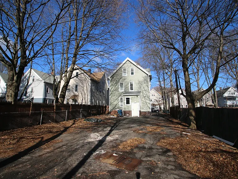 168 Chatham — Photo 26