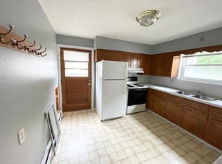 200 Carolyn Ln APT 8, Eureka, IL