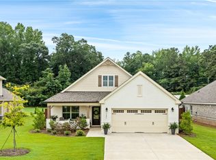 1627 Hidden Lakes Dr, Opelika, AL 36801