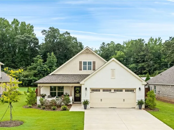 1627 Hidden Lakes Dr, Opelika, AL 36801