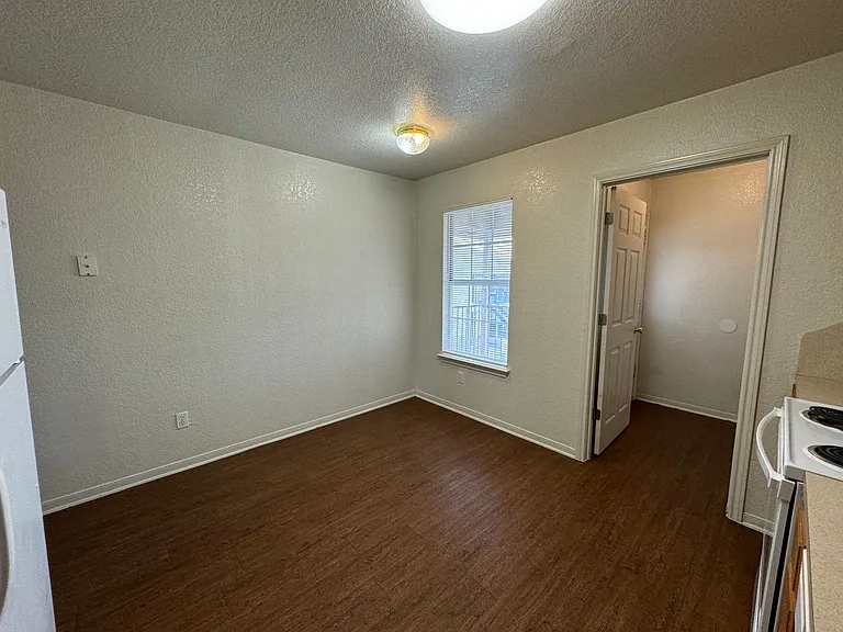 3301 Barcelona Dr — Photo 8